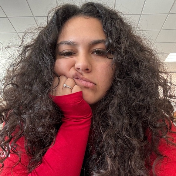 Meet your Posher, Michelle - Picture 3 of 4